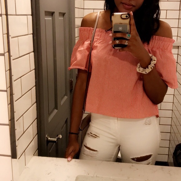 🌸2/25- LuLu’s Off the Shoulder Top Red - Picture 3 of 4